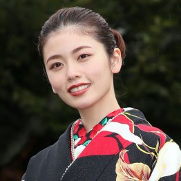瀬川役の小芝風花（Ｃ）日刊ゲンダイ