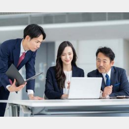 都心のオフィスでは仲間とパリバリと