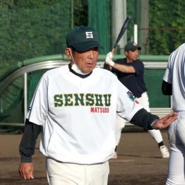 指導に邁進（Ｃ）日刊ゲンダイ