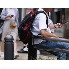 いつの間にか充電が…（Ｃ）日刊ゲンダイ