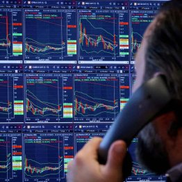 激動のNY証券取引所（Ｃ）ロイター