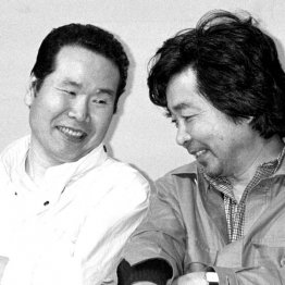 渥美清さんが亡くなったことは山田洋次監督（右）にも伏せられていた（Ｃ）共同通信社