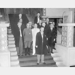 第2次近衛内閣。2列目左から2番目が東條英機陸相（1940＝昭和15＝年7月22日）／（Ｃ）共同通信社