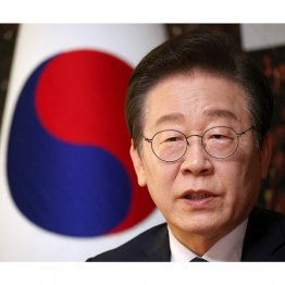 出馬にあたり「共に民主党」代表を辞任した李在明氏（Ｃ）ロイター