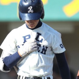 「アミュレット」というお守りを握りしめながら…（Ｃ）日刊ゲンダイ