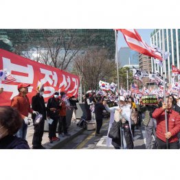 保守系は「弾劾無効」を主張（提供）筆者