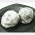 豆大福（左）と草大福。食べごたえも十分（Ｃ）日刊ゲンダイ