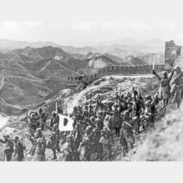 行進する日本軍。万里の長城で（1933＝昭和8＝年）　（Ｃ）Underwood Archives／Universal Images Group／共同通信イメージズ