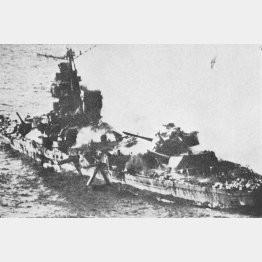 ミッドウェー海戦。沈没直前の軍艦「三隈」（1942＝昭和17＝年6月）／（Ｃ）共同通信社