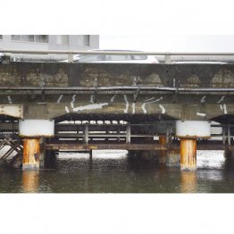 道路の老朽化は深刻（Ｃ）共同通信社