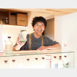 GOTOGIN売店コーナーの門田さん（提供写真）