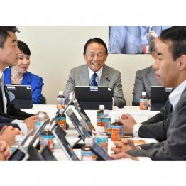 思惑たっぷりの「自由で開かれたインド太平洋戦略本部」会合（Ｃ）日刊ゲンダイ