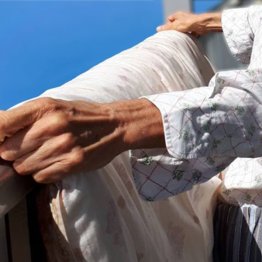 布団干しは上半身、下半身とも鍛えられる