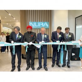 「NURA（ニューラ）」のオープニングセレモニー（富士フイルムホールディングスの後藤禎一社長＝中央）／（提供写真）