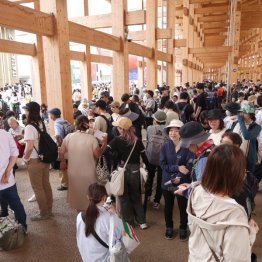 次から次に問題が…（Ｃ）日刊ゲンダイ