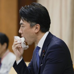 メディア殺到（Ｃ）共同通信社