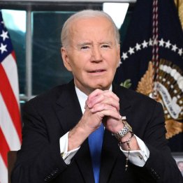 バイデン前大統領（Ｃ）ロイター＝共同