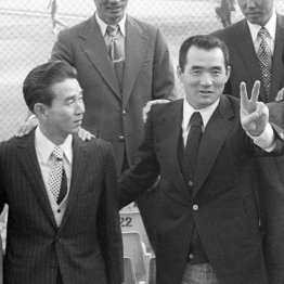 長嶋茂雄監督（右）と関根順三ヘッドコーチ（昭和49年11月）／（Ｃ）共同通信社