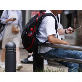 スマホの裏方（Ｃ）日刊ゲンダイ