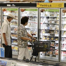 結果、商品やサービスの価格に税金分を転嫁されるのではないか？（Ｃ）共同通信社
