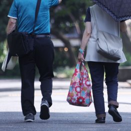 幸せホルモン「オキシトシン」が脳から放出（Ｃ）日刊ゲンダイ