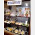 ショーケースにはその日のおかずが並ぶ（Ｃ）日刊ゲンダイ
