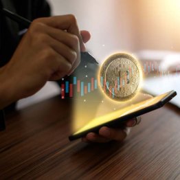 暗号投資で投資の勉強（Ｃ）iStock