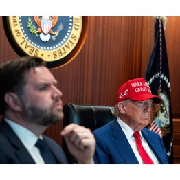 イラン空爆の作戦指令室でMAGA帽のいやらしさ（Ｃ）ロイター