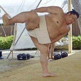 四股を踏む大栄翔（Ｃ）共同通信社