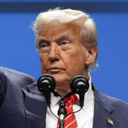 オランダ・ハーグで記者会見するトランプ米大統領（C）ＡＰ＝共同