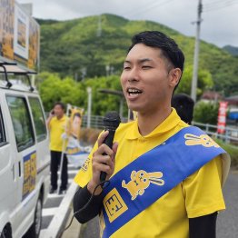 各所で街頭演説をこなす国民民主・関谷拓馬（提供）事務所