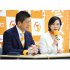 上昇志向の塊（梅村みずほ、神谷宗幣参政党代表と）／（Ｃ）日刊ゲンダイ