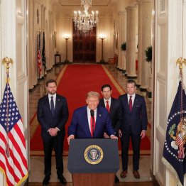 国民に向けてイラク核施設空爆の経緯を演説するトランプ大統領（Ｃ）ロイター