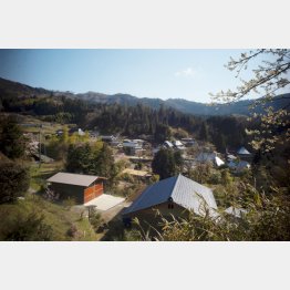 事件現場となった村（提供写真）