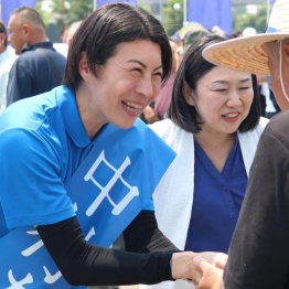 元シドニー五輪・競泳銀メダリストの自民・中村真衣だが…（本人のXから）