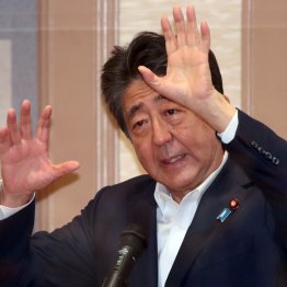 “武器爆買い”までも受け入れた（Ｃ）日刊ゲンダイ