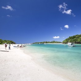 沖縄の美しい海、守りたい（写真は、川平湾）　（Ｃ）BUD International／アマナイメージズ／共同通信イメージズ