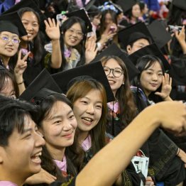 北京大の卒業式（Ｃ）新華社／共同通信イメージズ