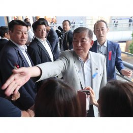 応援を拒否されている（Ｃ）日刊ゲンダイ