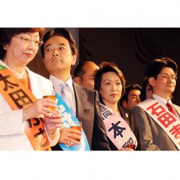 2013年参院選、安倍氏が旧統一教会幹部との密談の場で北村経夫氏（左2）に組織票を回すよう依頼…（「清和政策研究会との懇親の集い」での参院選候補者＝2013年）／（Ｃ）日刊ゲンダイ