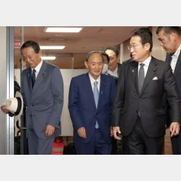 権力闘争がお家芸（左から麻生氏、菅氏、岸田氏）／（Ｃ）日刊ゲンダイ