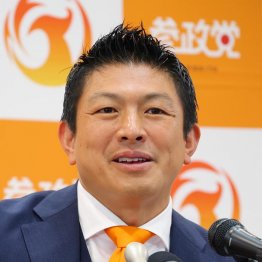 涼しい顔でチグハグ回答（Ｃ）日刊ゲンダイ