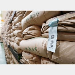 倉庫内に積まれた政府備蓄米（Ｃ）共同通信社