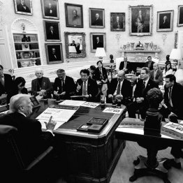 「ピントがズレている」と言うが、本当にそうか？（日米関税交渉のトランプ陣営と赤沢亮正経済再生担当相ら＝Ｄａｎ　Ｓｃａｖｉｎｏ氏のＸから）