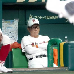 渦中にいる中井監督（Ｃ）日刊ゲンダイ