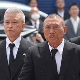 山口組六代目組長の司忍氏（右）と竹内照明若頭（Ｃ）日刊ゲンダイ