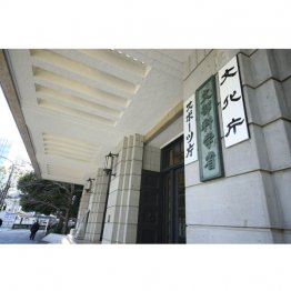 先ずは、教員は子どもを導く教える立場（Ｃ）日刊ゲンダイ