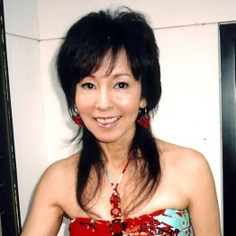 東京で母親代わりになってくれた安西マリア（Ｃ）日刊ゲンダイ