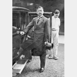 天皇陛下に「我が国の理化学研究の現状」について御進講を終え退下する理化学研究所長の大河内正敏博士（1932＝昭和7＝年10月13日、日本電報通信社撮影）