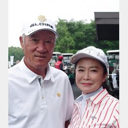 青木功プロ（左）と（本人提供）